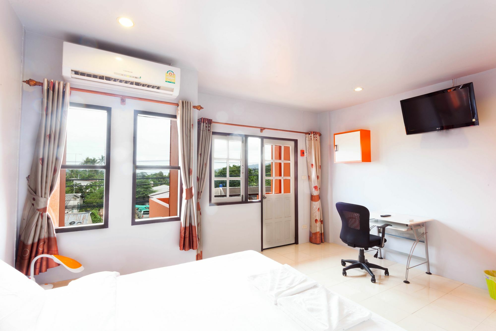 Luna Guesthouse And Travel Rawai Exterior foto